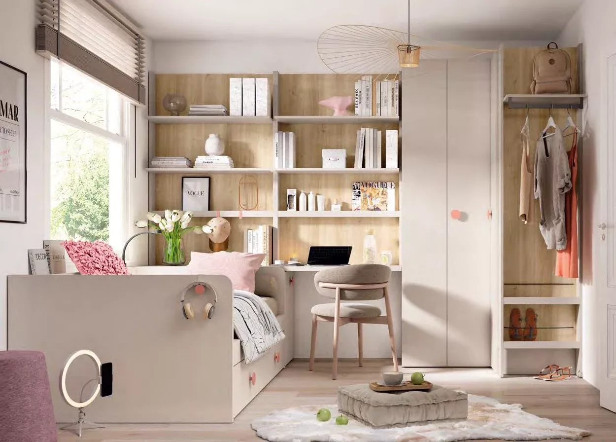 Habitación juvenil con cama, escritorio y armarios en tonos suaves