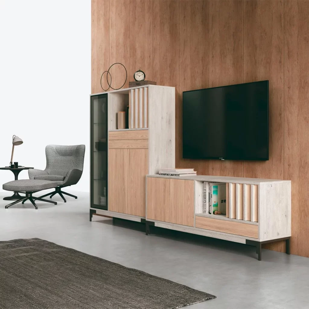 Ambiente de salón con mueble bajo y almacenaje de Hogladih